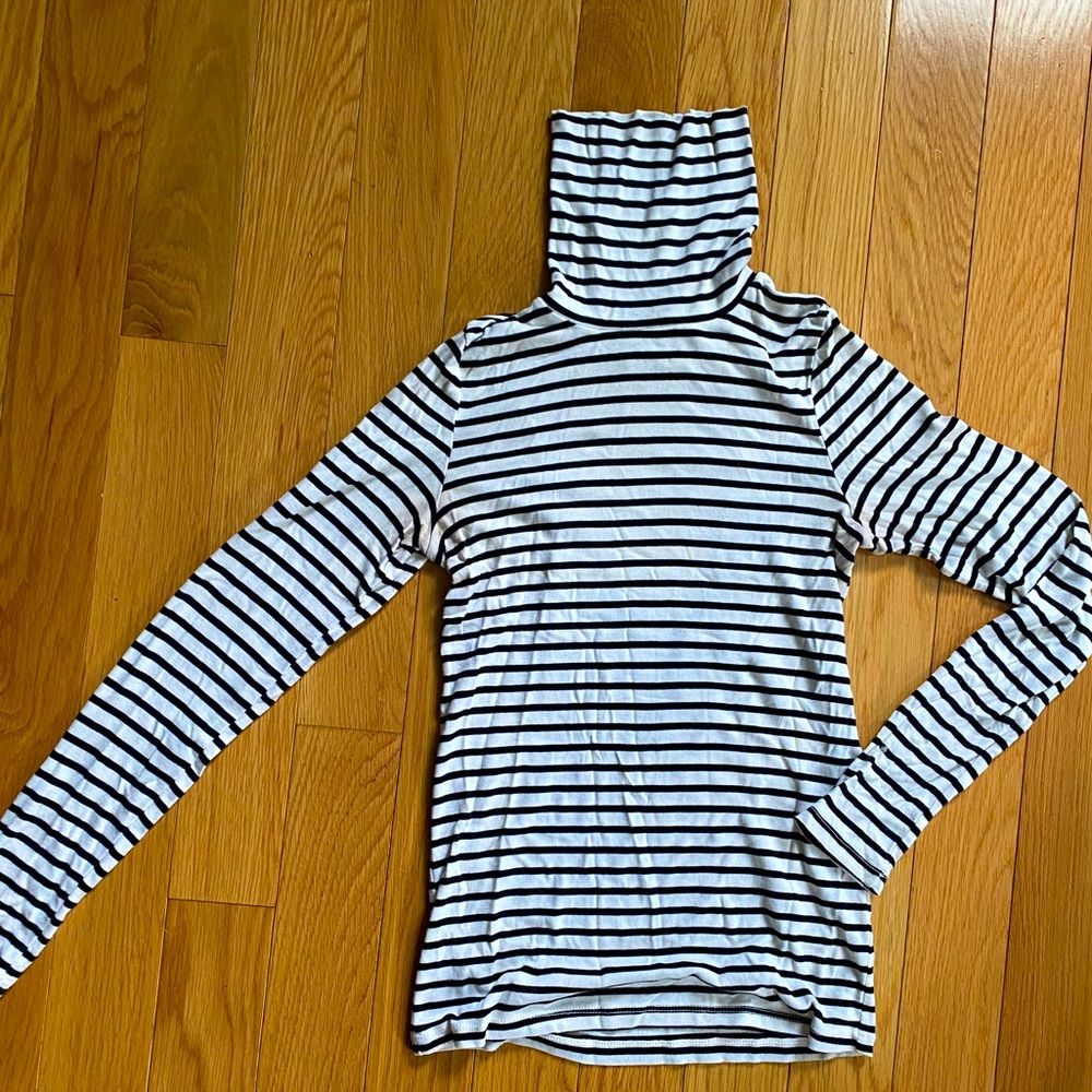 Black and white stripe turtleneck long sleeve